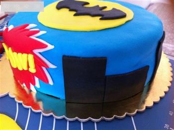 把拯救世界的任务交给一个蛋糕吧-翻糖蝙蝠侠蛋糕的做法图解8
