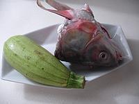 西葫芦滚鱼头汤的做法步骤1