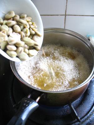 椒盐兰花豆的做法步骤3