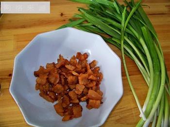 豆豉大蒜炒油渣的做法图解1