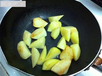 家传土豆烧排骨的做法步骤4
