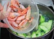 丝瓜小海鲜汤的做法步骤5
