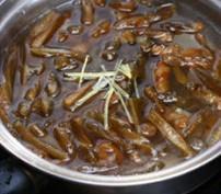 金针菇凉拌海茸条的做法步骤1
