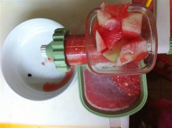 5分钟快手西瓜汁的做法步骤3