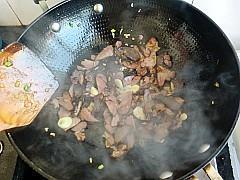 青蒜腊肉的做法步骤5