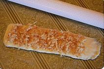 玉米肠肉松卷面包的做法图解2