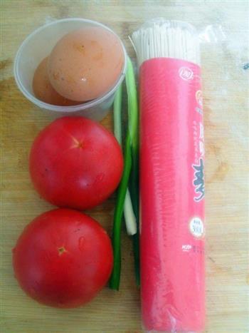 吃的就是这份简单-番茄鸡蛋面的做法步骤1