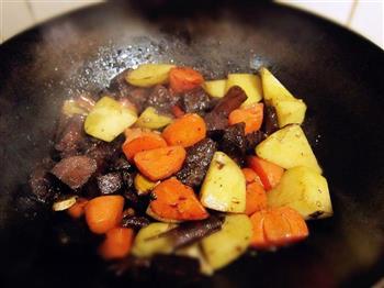 土豆胡萝卜烧牛肉的做法图解5
