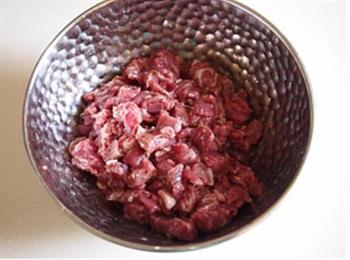 澳洲牛肉粒彩椒焗饭的做法步骤1