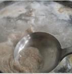 海带排骨汤的做法图解2