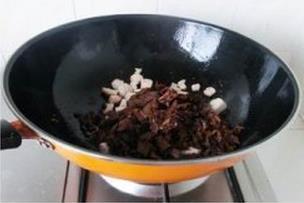 松蘑盖饭的做法步骤3