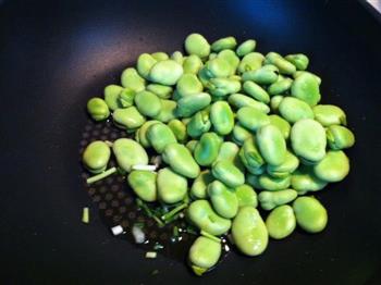 葱油蚕豆的做法步骤1