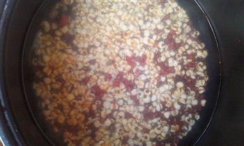红豆薏仁粥的做法步骤3
