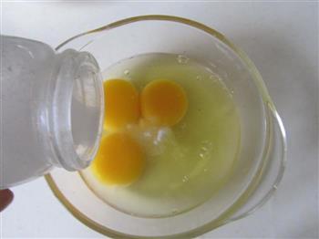 简单不乏营养的家常菜-剁椒丝瓜炒蛋的做法图解1
