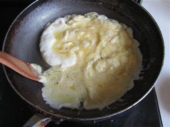 简单不乏营养的家常菜-剁椒丝瓜炒蛋的做法图解4