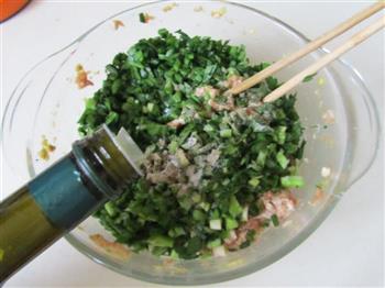 烤韭菜包的做法步骤4