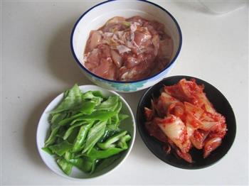 用韩式泡菜作调料做出的美味泡菜鸡的做法步骤3