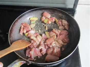 用韩式泡菜作调料做出的美味泡菜鸡的做法步骤4