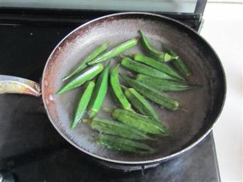 “植物伟哥”的营养保健菜-肉丝炒黄秋葵的做法步骤2