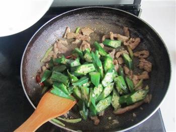 “植物伟哥”的营养保健菜-肉丝炒黄秋葵的做法步骤5