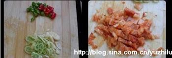 辣白菜炒花蛤的做法图解1