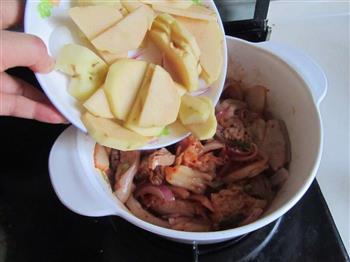 非常传统的韩国料理-韩式泡菜豆腐锅的做法步骤6