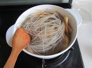 非常传统的韩国料理-韩式泡菜豆腐锅的做法步骤7