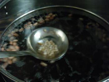 补肾乌发—黑豆薏米百合汤的做法图解9