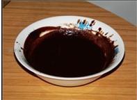 古典猫翻糖巧克力蛋糕配覆盆子奶油霜的做法图解1