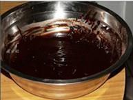 古典猫翻糖巧克力蛋糕配覆盆子奶油霜的做法步骤5