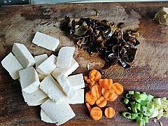 鸡肉豆腐蔬菜汤的做法步骤2