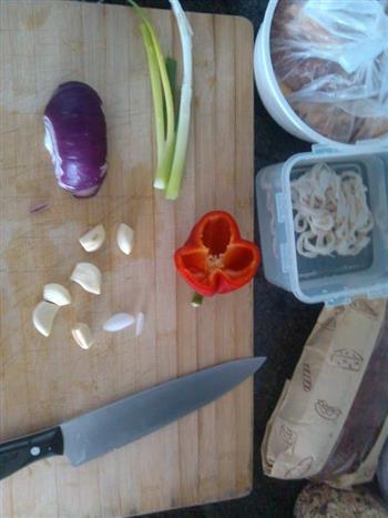 蒜香糯米鸡肉肠的做法步骤1