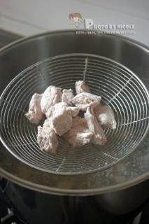 清热排毒的蚝豉瘦肉凉瓜汤的做法步骤2