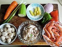 海鲜麻辣香锅的做法步骤1