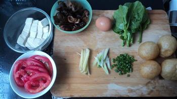 油面筋西红柿豆腐汤的做法步骤1