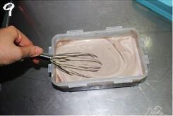 香浓幼滑的巧克力冰淇淋的做法步骤9