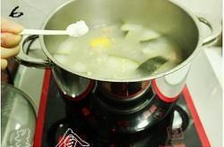 冬瓜薏米猪骨汤的做法图解6