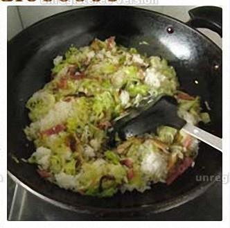 培根椰菜炒饭的做法步骤4