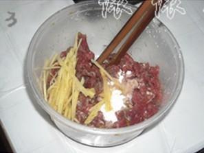 窝蛋牛肉生菜粥的做法步骤3