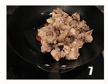 新疆大盘鸡的做法步骤7