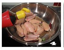 酱焖鸡翅魔芋丝的做法步骤4