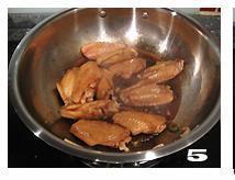 酱焖鸡翅魔芋丝的做法步骤5