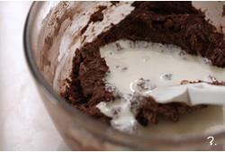 巧克力纸杯蛋糕的做法步骤4