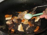 香菇黑木耳炒肉片的做法步骤7