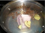 酸菜白肉熬土豆的做法步骤1