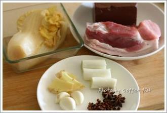 酸菜汆白肉的做法步骤1