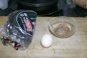 紫菜虾米蛋花汤的做法步骤1