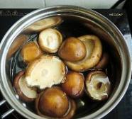 酸辣香菇豆腐汤的做法步骤1