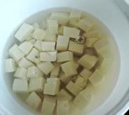酸辣香菇豆腐汤的做法步骤2