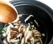 酸辣香菇豆腐汤的做法步骤3